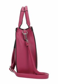 Sac à main en cuir rose au design structuré, avec des poignées doubles, une bandoulière réglable et des accents en métal argenté.