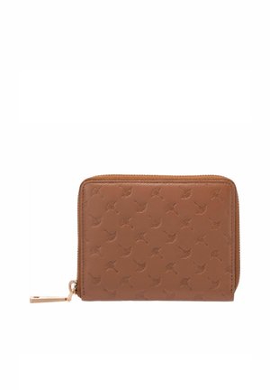Kompaktowy brązowy skórzany portfel z wytłaczanym wzorem liścia i złotym suwakiem na białym tle.