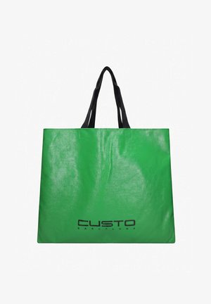 Borsa rettangolare verde con manici neri e scritta "CUSTO BARCELONA" stampata in nero al centro davanti.
