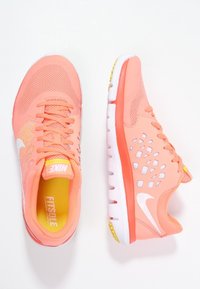 Nike Performance Scarpe da corsa su strada - orange