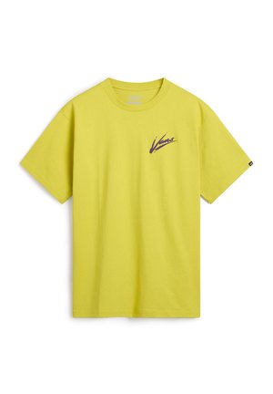 Żółta koszulka z krótkim rękawem i okrągłym dekoltem, z małym fioletowym logo Vans na lewej piersi oraz czarną metką na prawym rękawie.