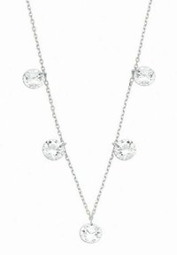 Collana in argento con cinque pietre preziose rotonde e trasparenti, disposte simmetricamente lungo la catena.