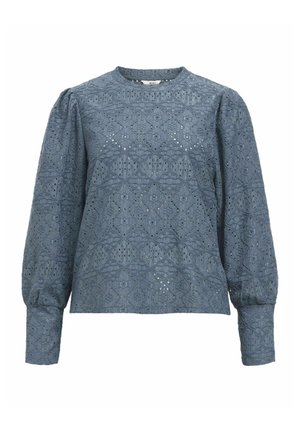 Top azul de manga larga texturizado con cuello redondo, que presenta un diseño de ojales estampados y mangas abullonadas fruncidas en los hombros.