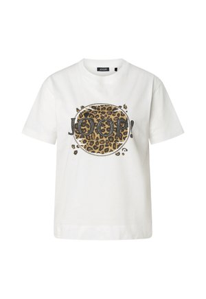 Biały T-shirt z krótkim rękawem z nadrukiem w kształcie koła w panterkę i czarnym, ćwiekowanym napisem "JOOP!" na środku przodu.