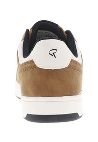 Baskets en suede marron avec des accents blancs et noirs. Présentent un col rembourré, un logo sur le talon et une semelle en caoutchouc texturée.