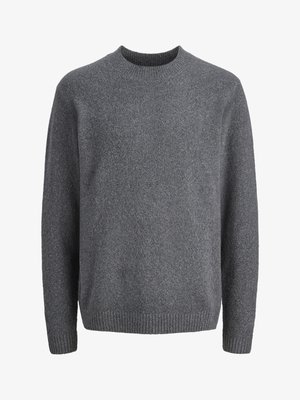 Tamnosivi vuneni džemper s okruglim izrezom, dugim rukavima i rebrastim rubovima na rukavima, ovratniku i donjem dijelu.