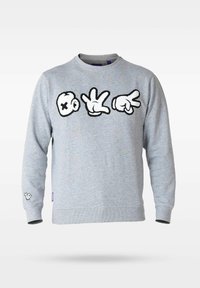 Sudadera gris de cuello redondo con un gráfico negro bordado de signos de manos y una expresión facial en el frente. Los puños tienen detalle de logo.