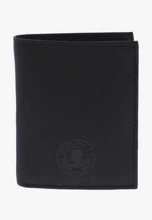 Billetera de cuero negro con textura lisa, diseño plegable y detalle del logo grabado en el frente. Los bordes cosidos mejoran la durabilidad.