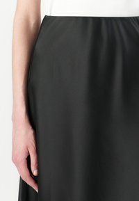 Thumbnail Image 7