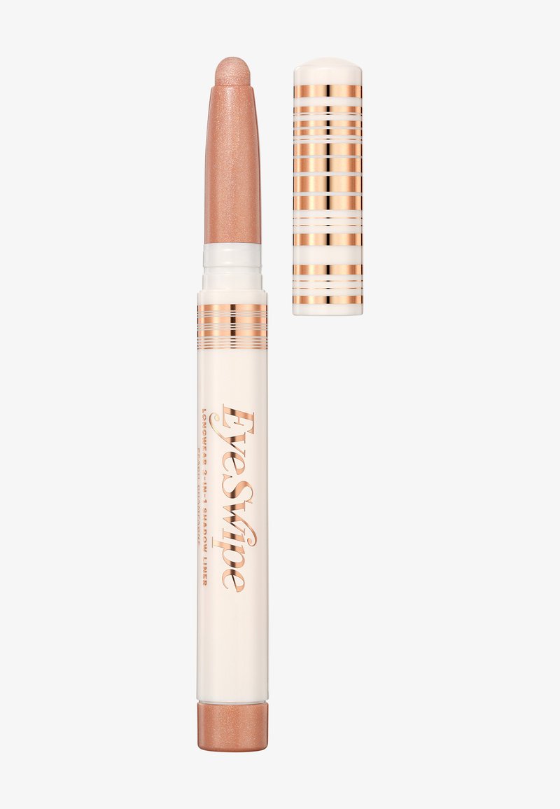 Cremiger Lidschatten-Stift mit einer Roségold-Schimmer-Spitze; zylindrischer, weißer Körper mit metallischen Roségold-Streifen; Drehmechanismus.