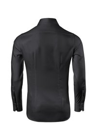 Schwarzes Langarmshirt mit glatter, glänzender Textur; verfügt über einen klassischen Kragen und Knopfverschlüsse an den Handgelenken; taillierte Passform.