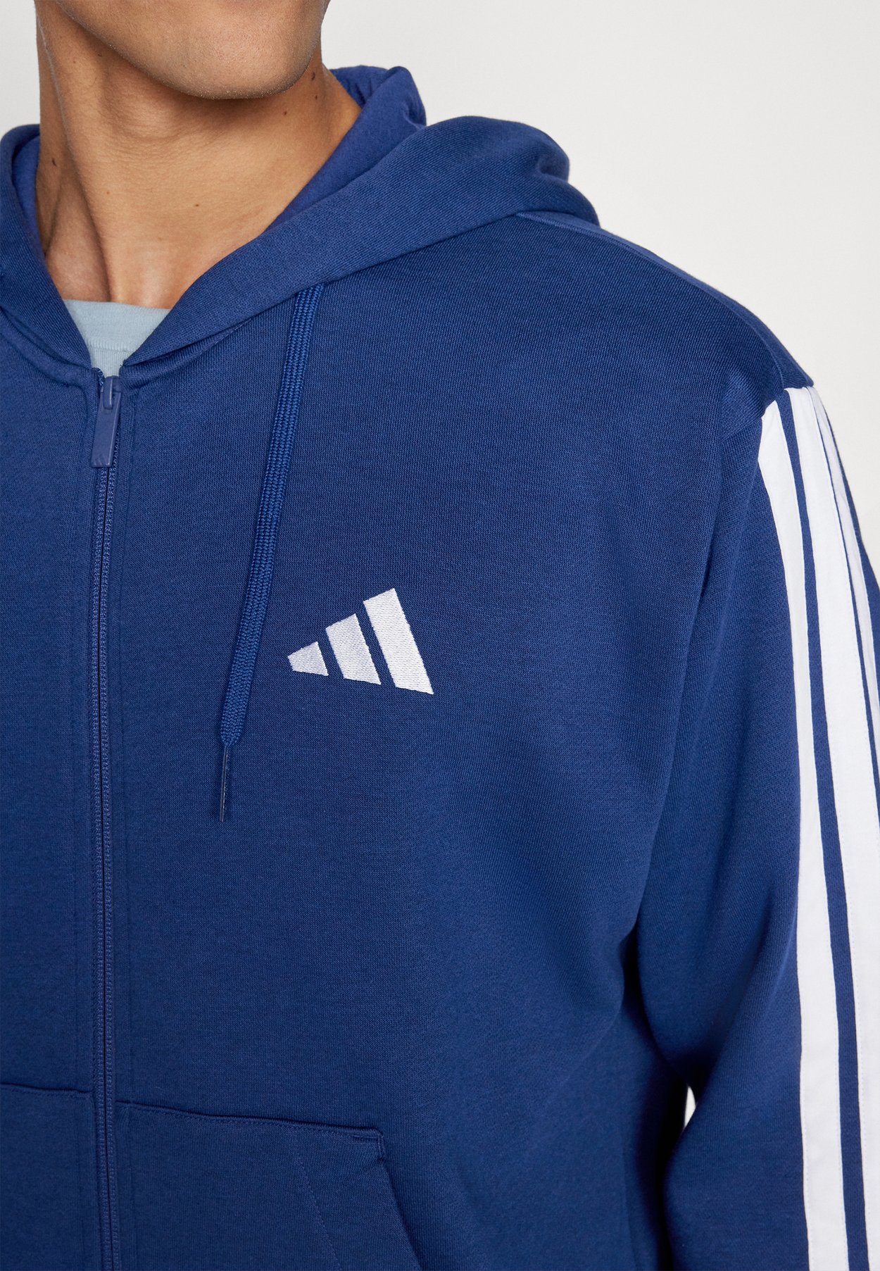 ESSENTIALS THREE STRIPES FLEECE