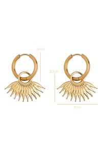 Orecchini a cerchio in oro con un design a pendente a esplosione solare, misurano 1,9 cm di diametro e 2 cm di altezza, con dettagli texture.