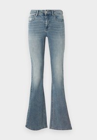 Jean en denim bleu clair avec taille haute, bouton et fermeture éclair à l'avant, cinq poches et jambes évasées.