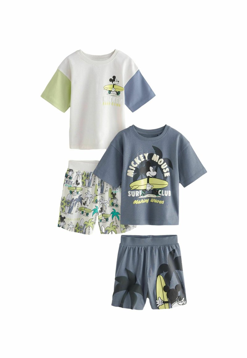 Set di abbigliamento per bambini composto da due magliette: una bianca con dettagli verdi e blu, l'altra blu con stampa grafica; due paia di pantaloni corti.