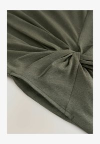 Ausgewählt, khaki green