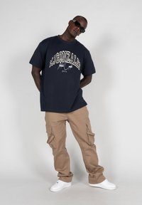 MJ Gonzales T-shirts med print - navy