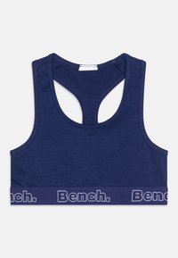 Tmavomodrý športový top s prekríženými ramienkami, mäkkou tkaninou a pásom s logom "Bench." v kontrastnom bielom texte.
