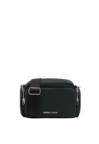 Bolso cruzado negro de nailon con correa ajustable, herrajes plateados, cierres de cremallera y logo "BIMBA Y LOLA" en la parte frontal. Superficie texturizada.