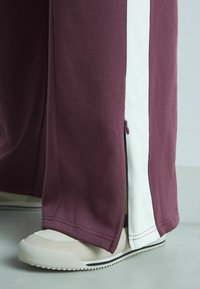 Next SIDE STRIPE JOGGERS - Träningsbyxor - berry red