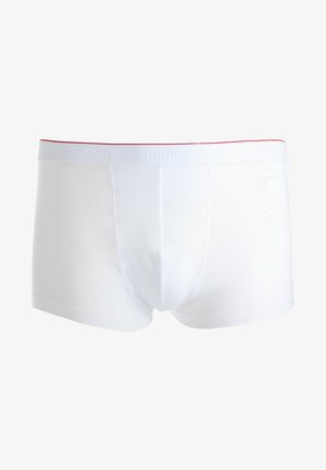 Białe slipki wykonane z gładkiego materiału, z płaskim paskiem w talii z wytłoczonym napisem "HENDERSON" i kontrastującą czerwoną krawędzią.