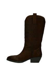 Botte de cowboy en cuir marron avec un tige haute, un bout carré et un faible talon. Présente une surface texturée et une boucle de tirage en haut.