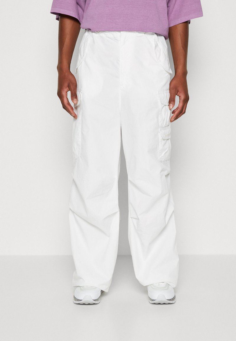 iets frans... BAGGY TECH PANT UNISEX Cargo trousers ivory/offwhite