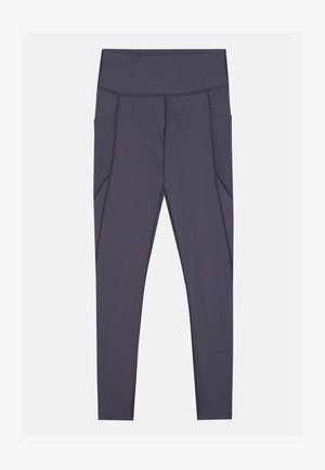 Leggings cinzentos escuros com uma cintura alta, apresentando bolsos laterais e detalhes em costura texturizada. Feitos de um tecido elástico e respirável.