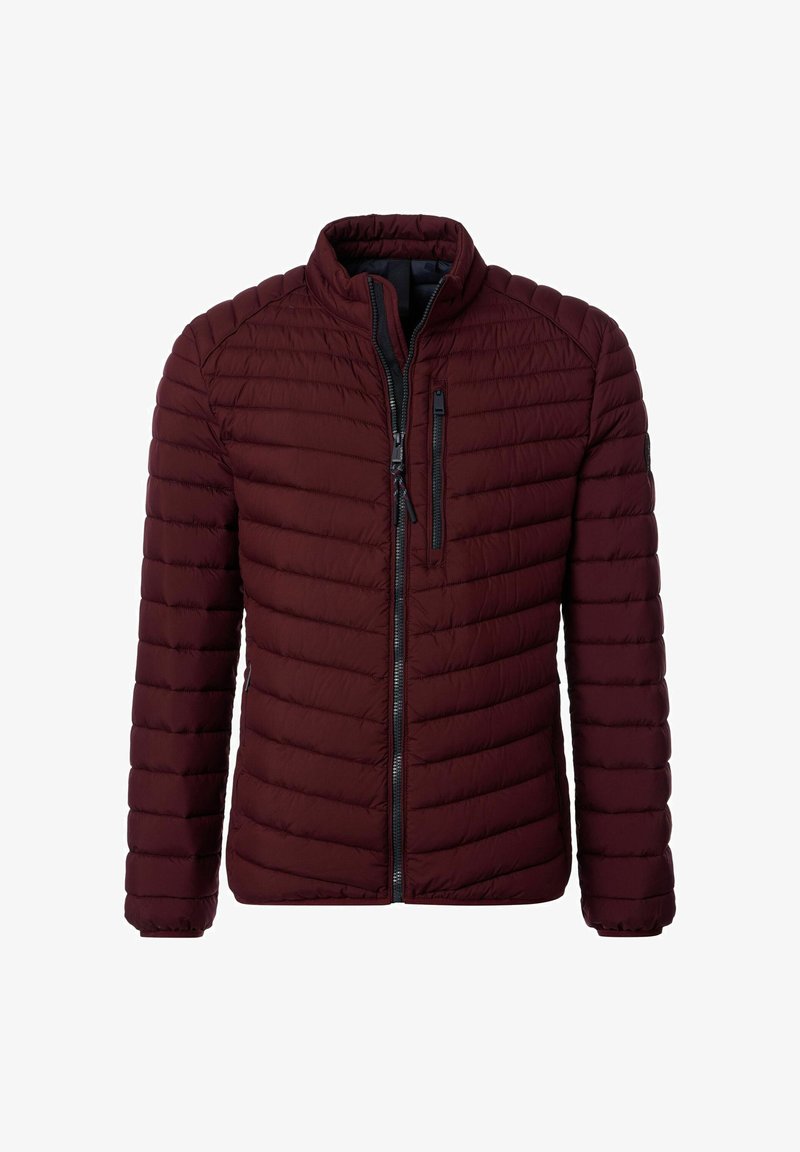 Mænds bordeaux quiltet jakke med ståkrave, frontlynlås og lynlåslomme på brystet, præsenteret på hvid baggrund.