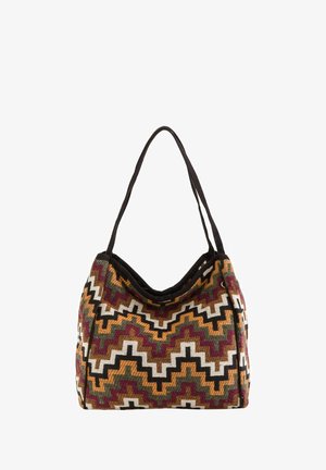 Multifarbene Stofftragetasche mit einem geometrischen Zickzackmuster in Braun, Orange, Grün und Creme. Schwarze Schulterriemen, weiche Textur.