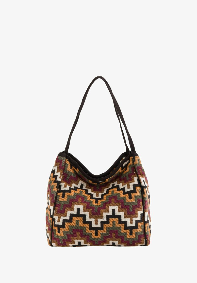 Multifarbene Stofftragetasche mit einem geometrischen Zickzackmuster in Braun, Orange, Grün und Creme. Schwarze Schulterriemen, weiche Textur.