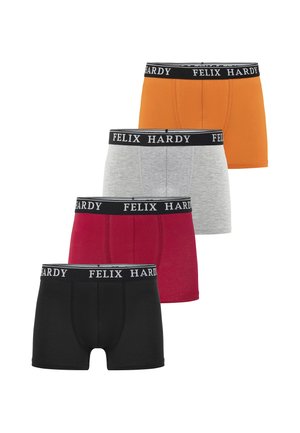 Cztery męskie bokserki w kolorach czarnym, czerwonym, szarym i pomarańczowym z czarnymi pasami w talii z marką „Felix Hardy.”