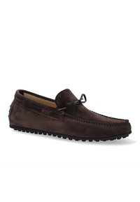 Braune Wildleder-Mokassins mit dekorativer Stickerei, schwarzen Akzenten und rutschfester Gummisohle, mit einem Slip-On-Design und abgerundetem Zehenbereich.