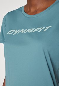 Dynafit TRAVERSE 2 TEE - Camiseta deportiva - atlantic
