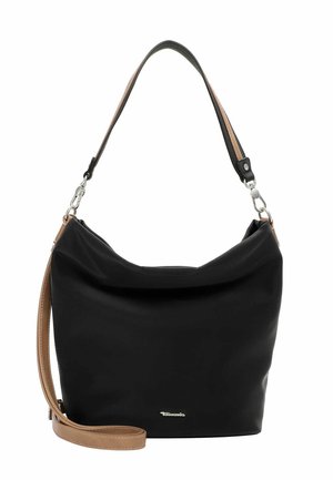 Sort skuldertaske i blødt læder med tanjusterbar rem og sølvfarvet hardware, med en lille metallisk mærkelogo foran.