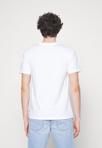 Levi's® GRAPHIC CREWNECK TEE - T-shirt estampada - white