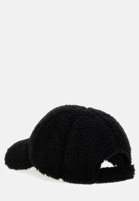 Cappello nero realizzato in tessuto felpato testurizzato, con visiera curva e retro aperto dotato di un cinturino regolabile per adattare la taglia.