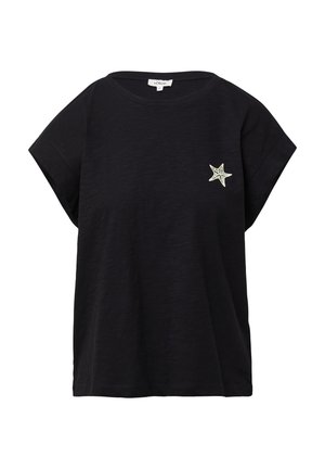Czarna koszulka z krótkim rękawem z miękkiego materiału, zdobiona haftem w kolorze złotym i kremowym w kształcie gwiazdy po lewej stronie klatki piersiowej. Okrągły dekolt, luźny krój.