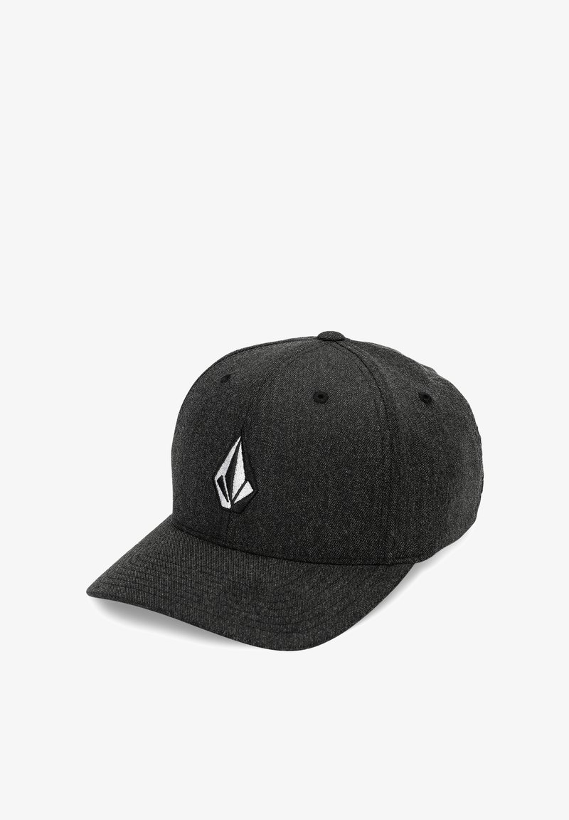 Casquette de baseball gris foncé avec une visière courbée et un logo géométrique blanc brodé sur le panneau avant gauche.