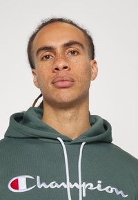 Champion CLASSIC HOODED LARGE LOGO - Felpa in pile - green