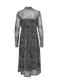 Robe longue en voile grise avec un imprimé léopard noir, comportant un corsage ajusté et une jupe évasée, cintrée à la taille.