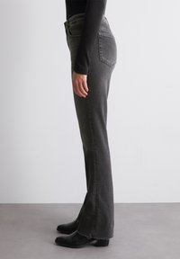 Marc O'Polo HIGH WAIST REGULAR LENGTH - Džínsy bootcut - dark grey lefthand wash