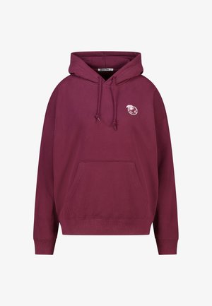 Bordeauxrode sweat met capuchon gemaakt van zacht materiaal, voorzien van een kangoeroezak en een klein grafisch logo op de borst. Inclusief capuchon met trekkoord.