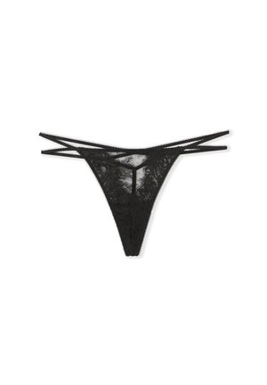 Tanga de encaje negro con intrincados patrones florales, presenta finas tiras elásticas laterales y un diseño trasero en forma de V. Material texturizado y ligero.