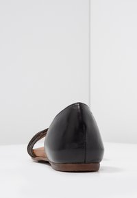 Pier One Sandaalit nilkkaremmillä - black