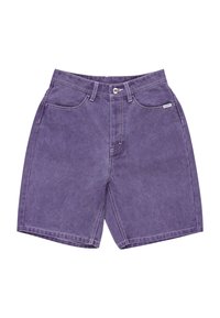 Lila denimshorts med avslappnad passform, utrustade med fem fickor, bältesremmar och vita sömnadsdetaljer. Slät textur med en blekt finish.