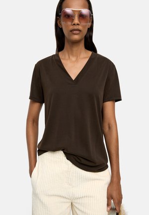 - T-shirt basic