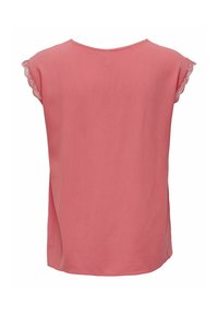 Rosa kortermet topp med rund hals, bølget blondekant på ermene og avslappet passform. Glatt stoff med ensartet tekstur.