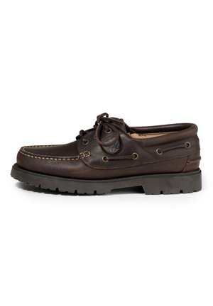 Scarpa da barca casual in pelle marrone scuro con suola spessa in gomma nera, punta cucita e parte anteriore con lacci vista di lato.