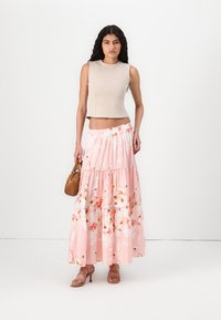 YAS YASBILL - Maxisukňa - chintz rose